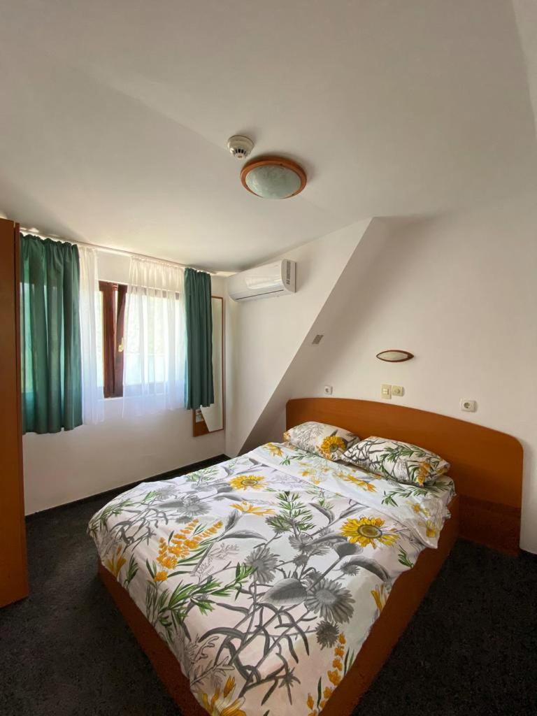 Hotel Pescarus Port Bicaz Bagian luar foto