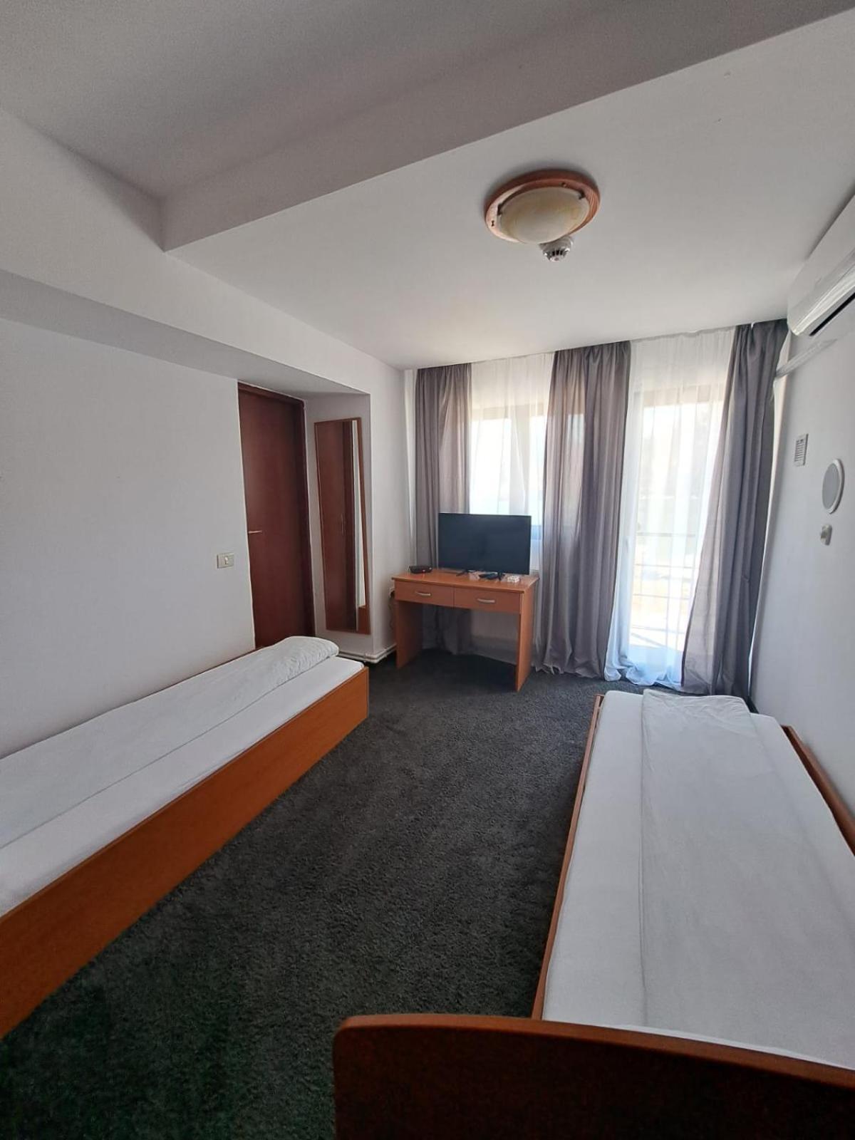 Hotel Pescarus Port Bicaz Bagian luar foto
