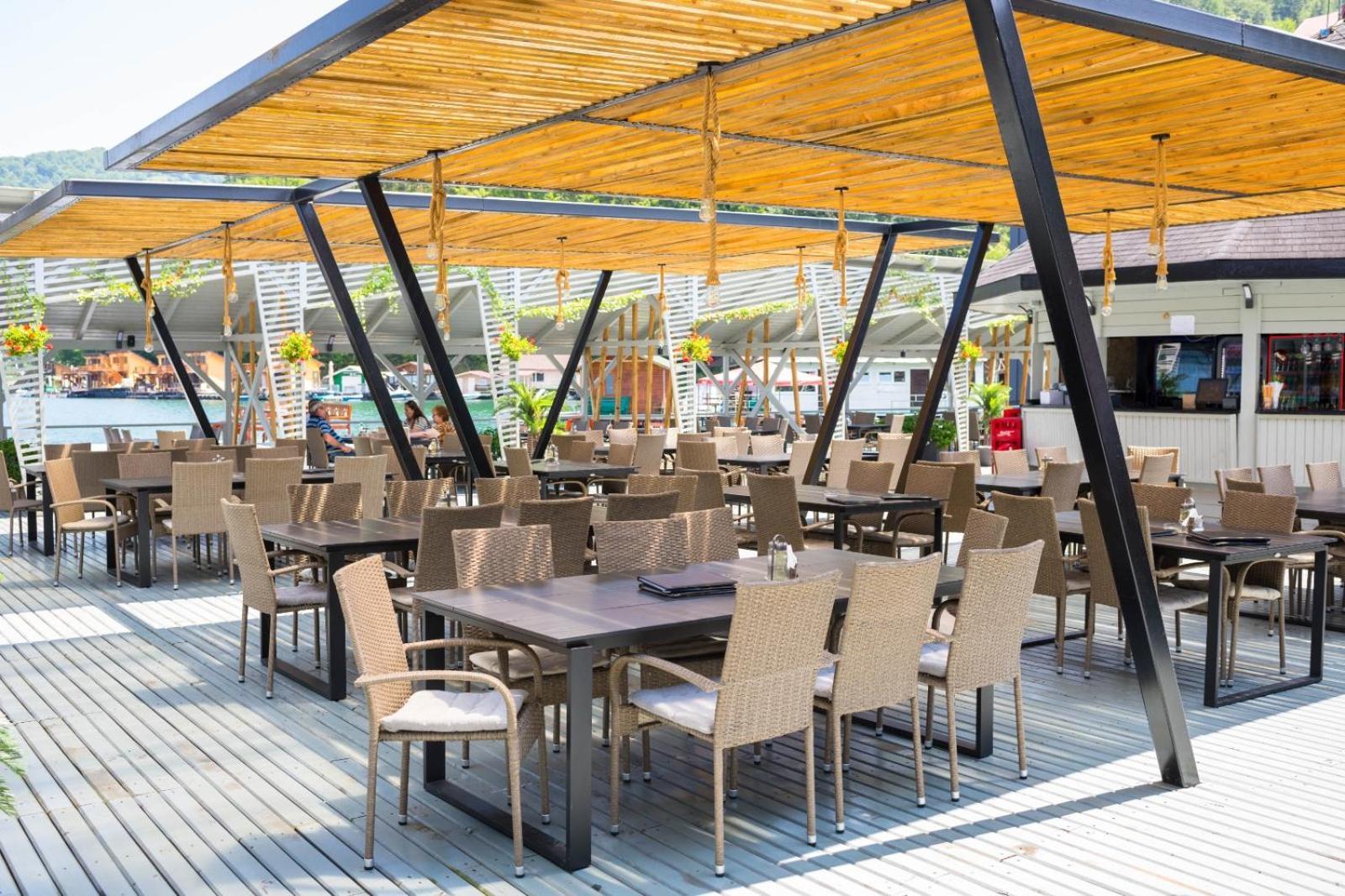 Hotel Pescarus Port Bicaz Bagian luar foto