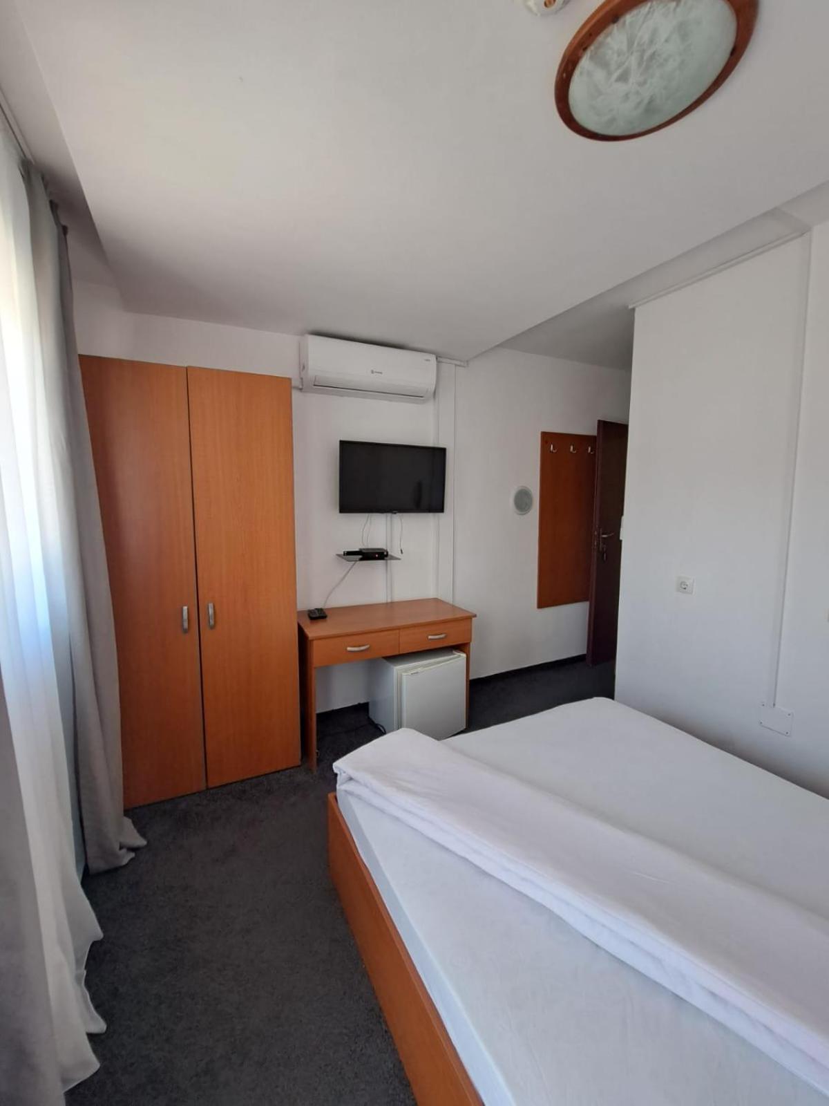 Hotel Pescarus Port Bicaz Bagian luar foto