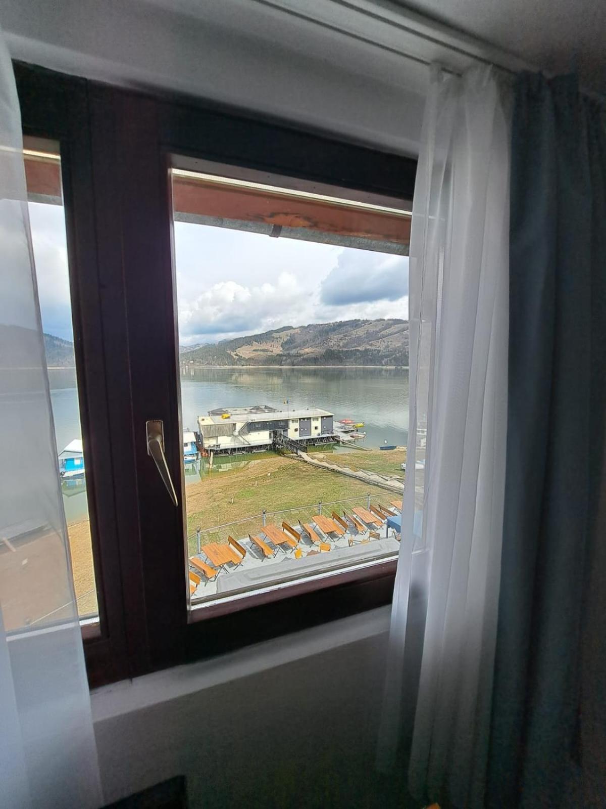 Hotel Pescarus Port Bicaz Bagian luar foto